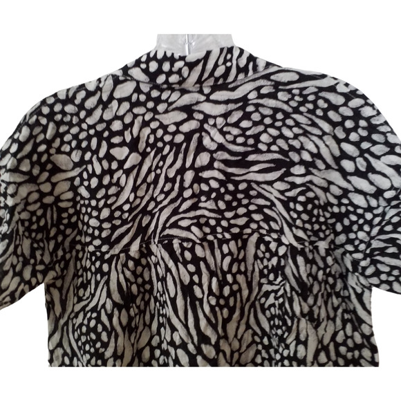 Philosophy Tribal Print Button Front Pocket Top Black White NWT Size XS - Picture 4 of 4